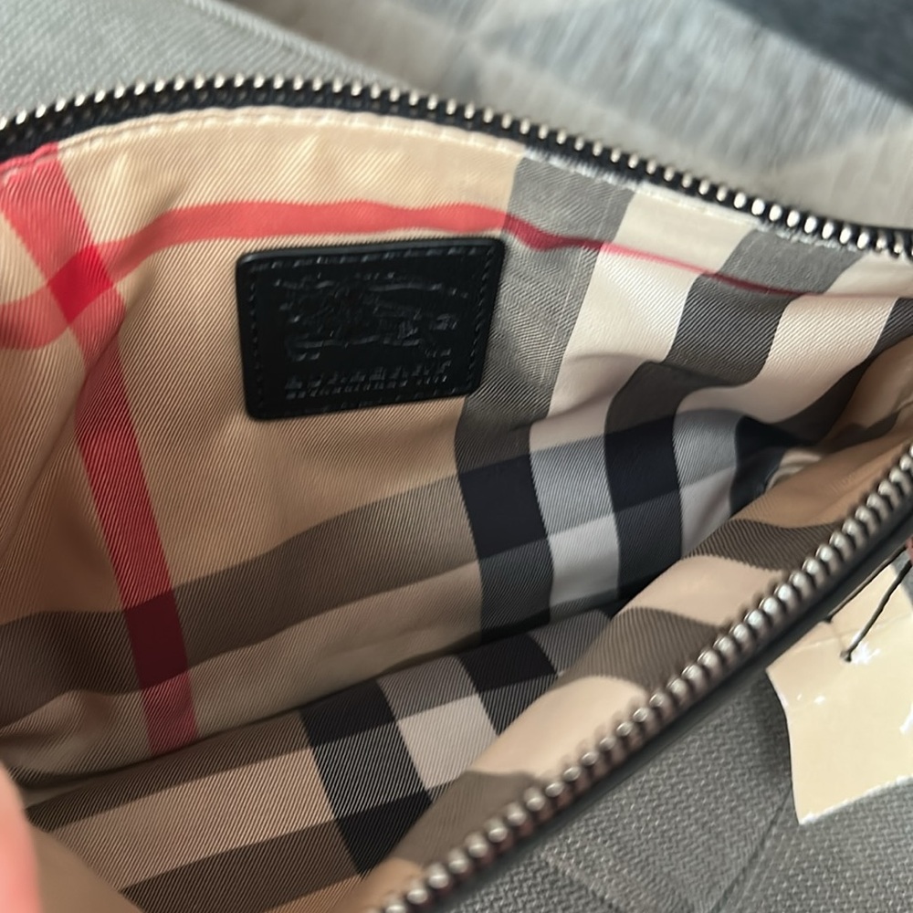 Burberry Red and Black nylon pouch NWT 100% authentic - Picture 4 of 6